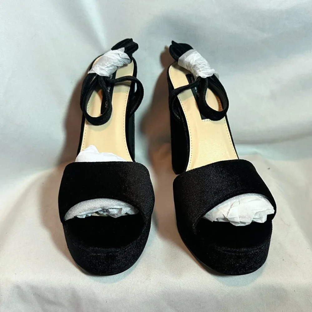 NIB |French Connection | Taryn platform sandals in black velvet